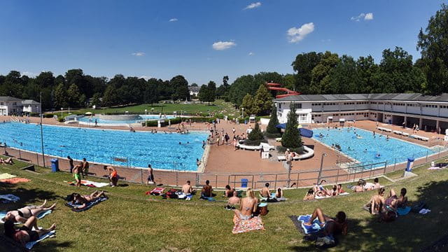 Das Stadionbad in Niederrad Das Stadionbad in Niederrad, (c) Stadt Frankfurt am Main, Foto: Rainer Rüffer
