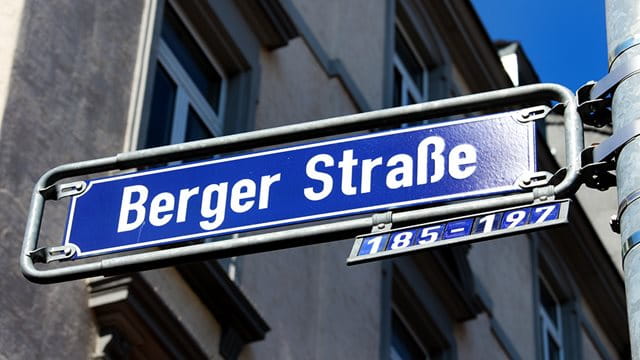 Straßenschild Berger Straße in Bornheim, (c) Stadt Frankfurt am Main, Foto: Stefan Maurer