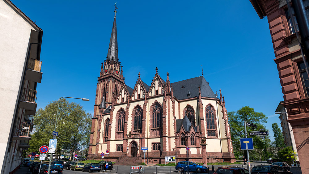 Die Dreikönigskirche in Sachsenhausen, (c) Stadt Frankfurt am Main, Foto: Andreas Varnhorn