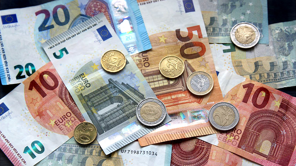 Euro-Banknoten und Münzen, Foto: Stefan Maurer