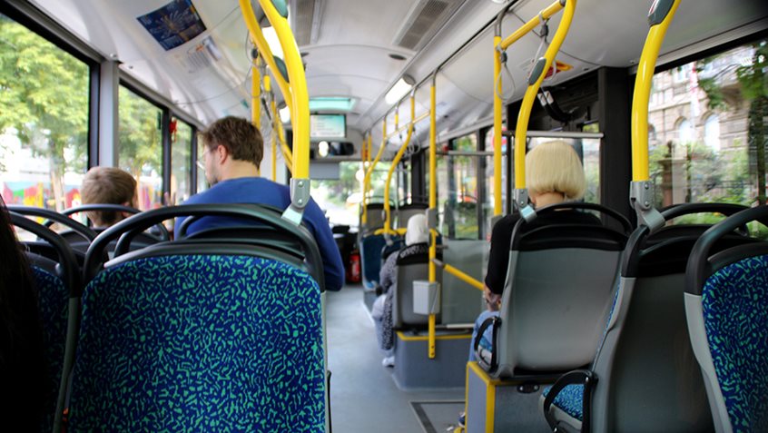 Ein Bus mit Fahrgästen, Foto: Stefan Maurer