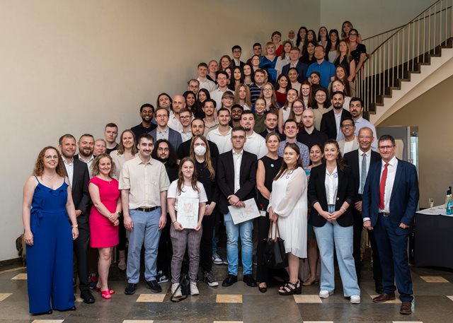 Gruppenbild von der Abschlussfeier der Nachwuchskräfte Gruppenbild von der Abschlussfeier der Nachwuchskräfte