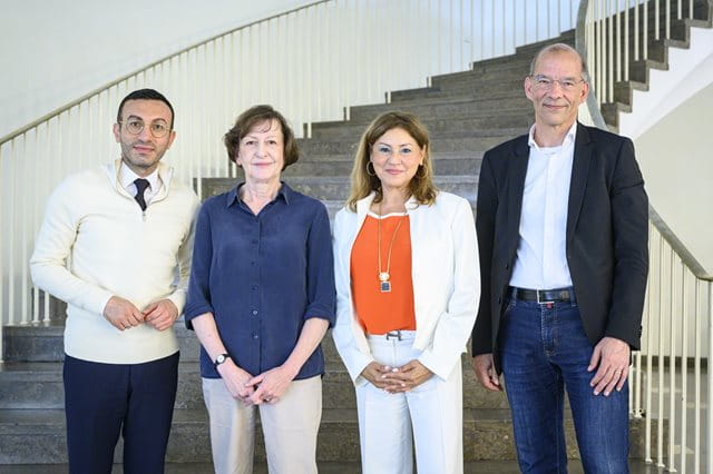 Ausgründung der Ausländerbehörde Ausgründung der Ausländerbehörde mit Oberbürgermeister Mike Josef, Ordnungsdezernentin Annette Rinn, Personalreferent Bastian Bergerhoff und Bürgermeisterin Nargess Eskandari-Grünberg