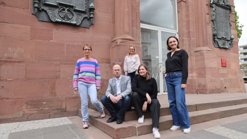 Ankündigung „Bring-your-own-lunch“ zum Thema Haus der Demokratie im Fokus, Gruppenfoto Stabsstelle Entwicklung Paulskirche / Haus der Demokratie
