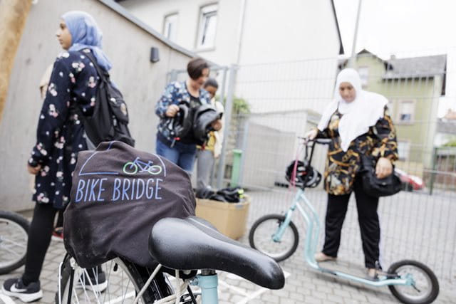 Vorbereitungen für den Fahrradkurs, Foto: Stefanie Koesling