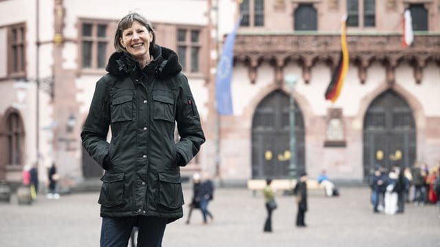 Silke Wustmann ist Expertin für den Rathaus-Bildschmuck, Foto: Salome Roessler