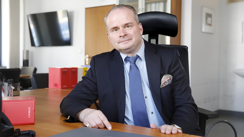 Gerhard Budde, Leiter des Rechtsamts der Stadt Frankfurt, in seinem Büro, Foto: Maik Reuß