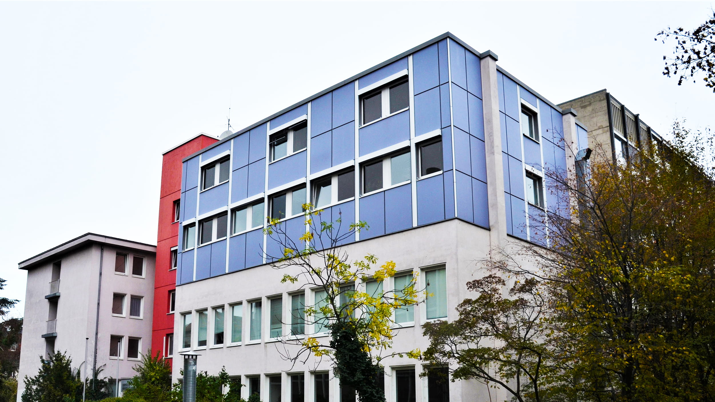 Photo des ehemaligen Sitzes der Akademie der Arbeit in Frankfurt-Bockenheim im Herbst 2019