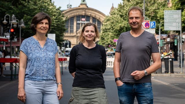 Foto: v.L. Silja Polzin, Angela Freiberg und Dirk Herwig, das Team vom Koordinierungsbüro Bahnhofsviertel. Foto: Holger Menzel