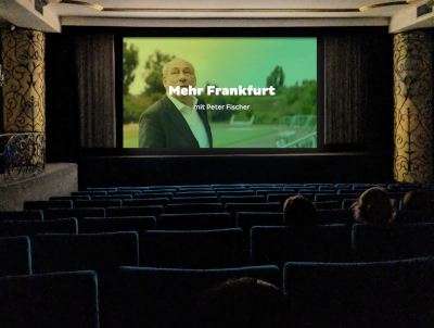 Der "Mehr Frankfurt" Clip mit Peter Fischer auf der Leinwand in den E-Kinos