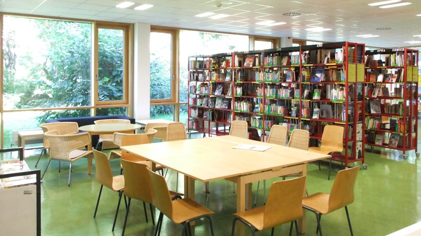 Stadtteilbibliothek Nieder Eschbach innen