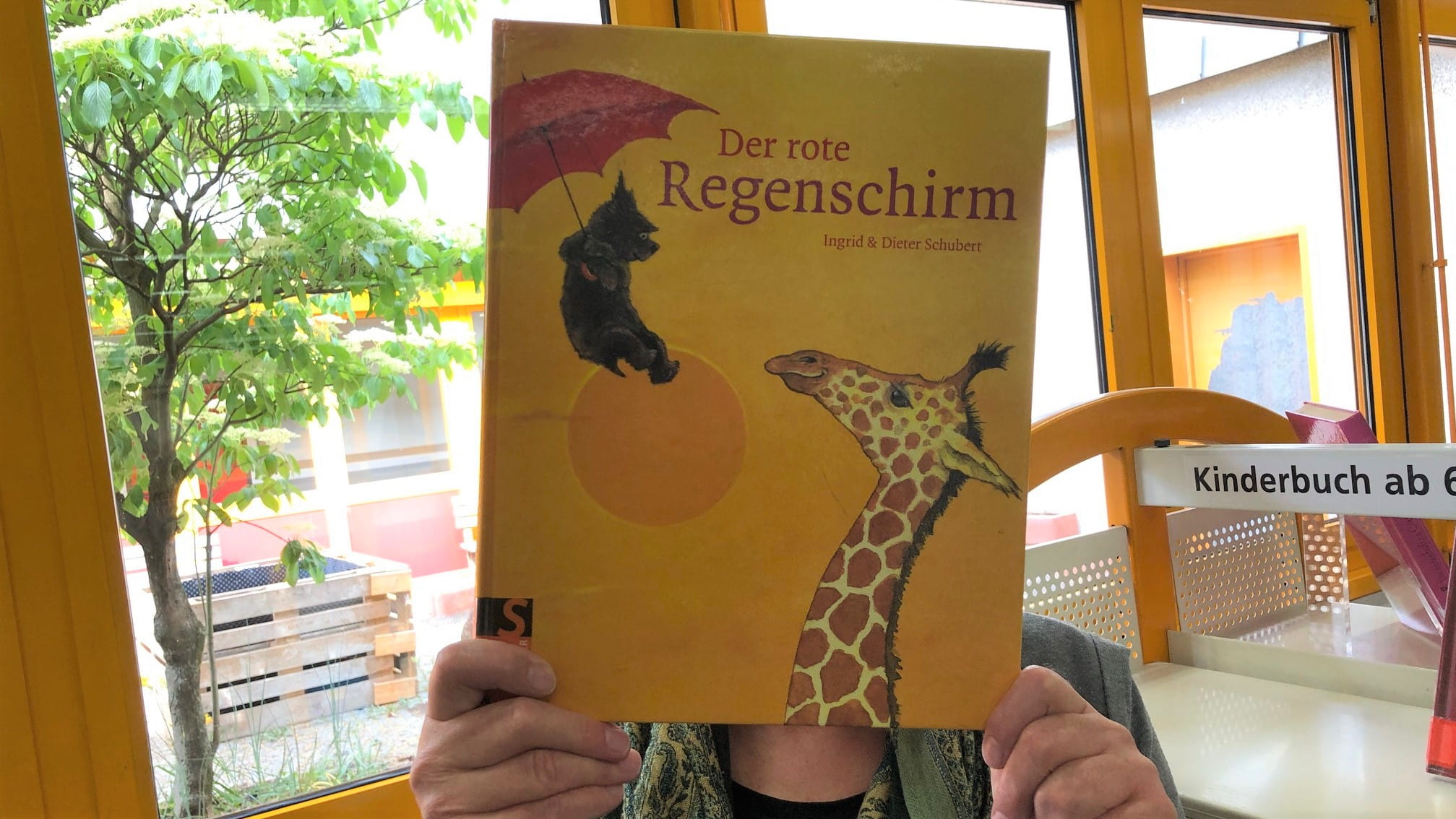 Buchcover "Der rote Regenschirm" von Dieter und Ingrid Schubert