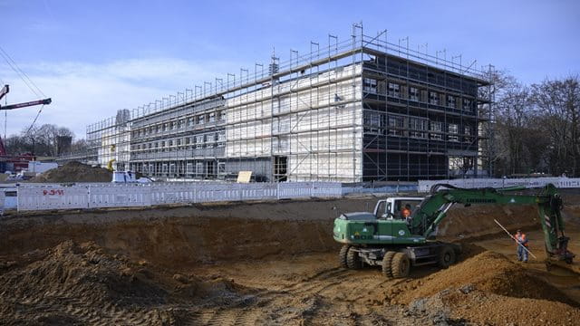 Rundgang über den Schulcampus Westend Bau des Schulcampus Westend