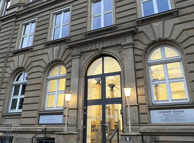 Außenansicht Klingerschule Außenansicht Klingerschule