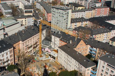 Das Bild zeigt Mehrfamilienhäuser in Frankfurt am Main