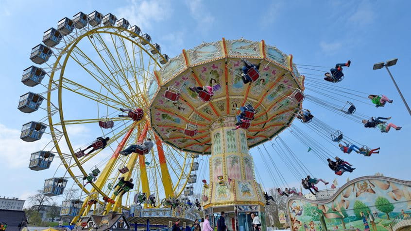 Riesenrad und Karussell auf der Frankfurter Dippemess