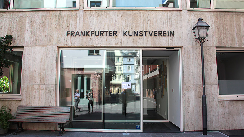 Entrance Frankfurt Art Association, Photo: Stefan Maurer