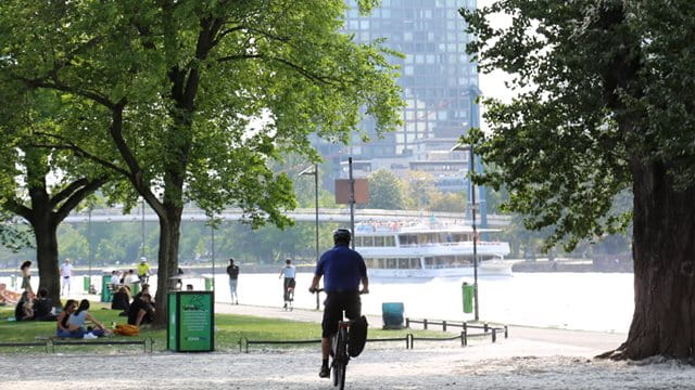 Cyclists on the banks of the Main, photo: Melina Adam