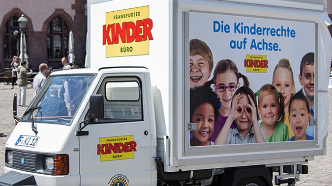 The Children's Rights Truck of the Frankfurt Children's Office in action, Photo: Fernando Baptista