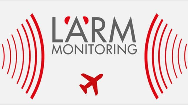 Keyvisual Lärm-Monitoring – Flugzeug zwischen Schallwellen