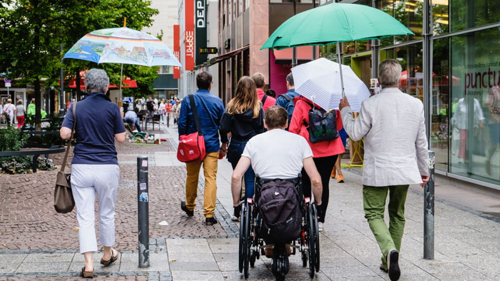 Stadtrundgänge für gehbehinderte Menschen; Foto: Andi Weiland