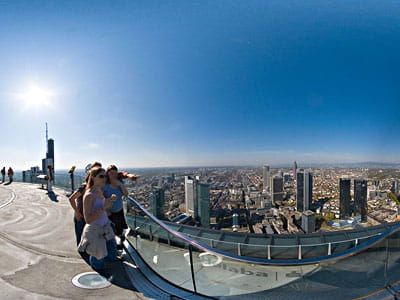 Blick auf Frankfurt von der Aussichtsplattform vom Main Towers