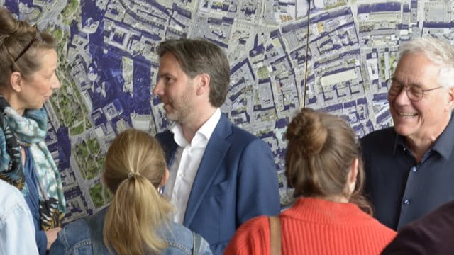 02_Auf_einen_Blick Stadtrat Prof. Dr. Marcus Gwechenberger, Dezernent für Planen und Wohnen und Martin Hunscher, Amtsleiter Stadtplanungsamt, im Gespräch zu Innenstadtthemen