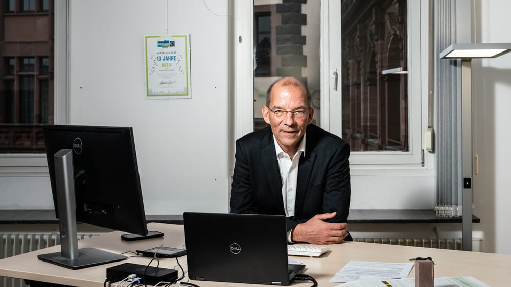 Stadtkämmerer Bastian Bergerhoff in seinem Büro, Foto: Ben Kilb