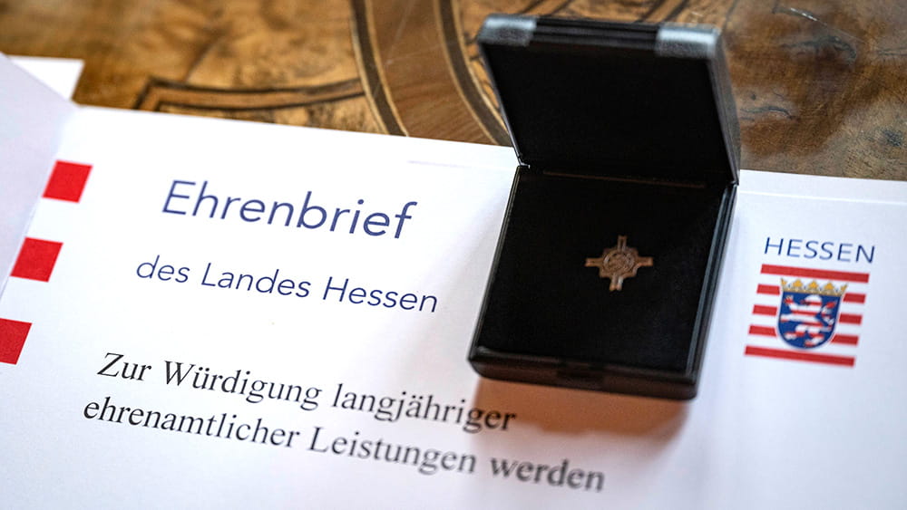 Ehrenbrief des Landes Hessen, Foto: Salome Roessler