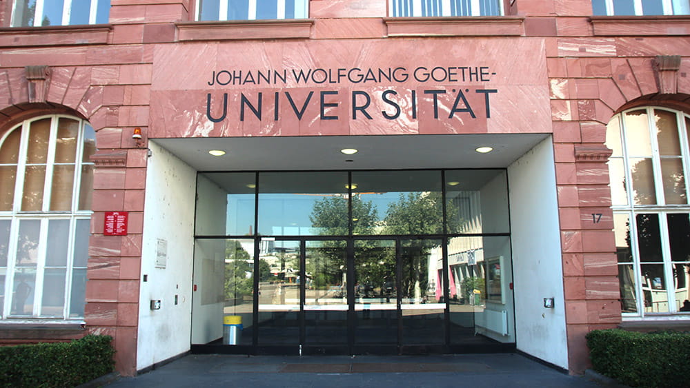 Eingang Jügelhaus auf dem Campus Bockenheim der Goethe-Universität, (c) Stadt Frankfurt am Main, Foto: Stefan Maurer