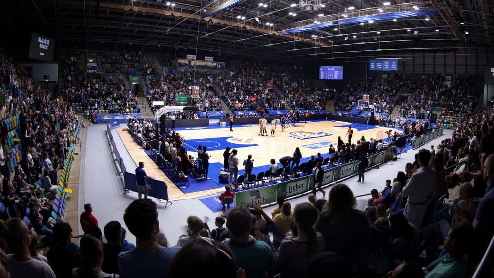 Basketball auf Bundesliganiveau mit den FRAPORT SKYLINERS in der Ballsporthalle Frankfurt